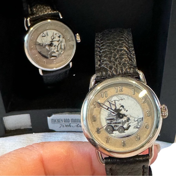 Disney’s Mickey & Minnie Through the Years 70th Anniversary Collectable Set 1998 - Picture 4 of 11